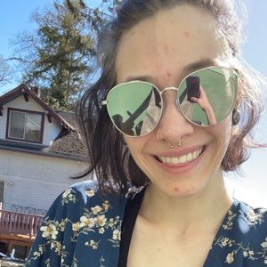 Meet your Posher, Emily